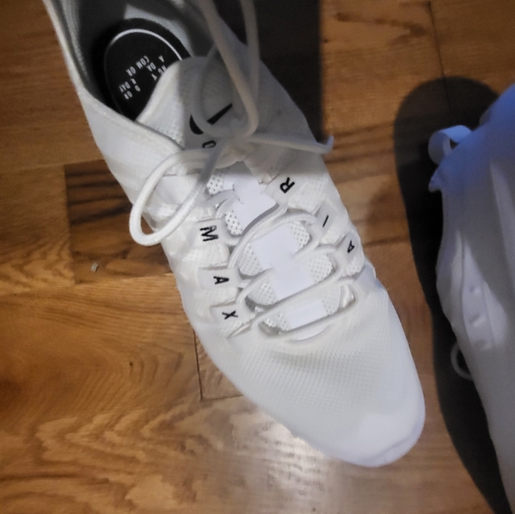 Running shoes - Picture 1 of 6